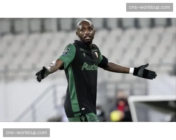 朗斯中场福法纳专访：谈球队三月保持攻防平衡的关键