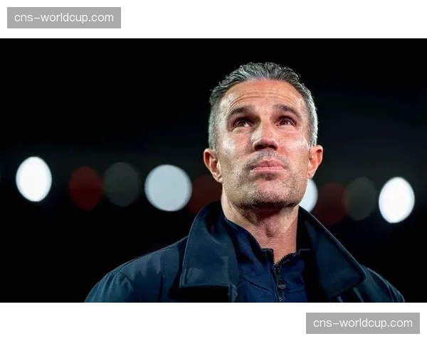 官宣：荷兰传奇射手范佩西将担任费耶诺德下赛季助理教练