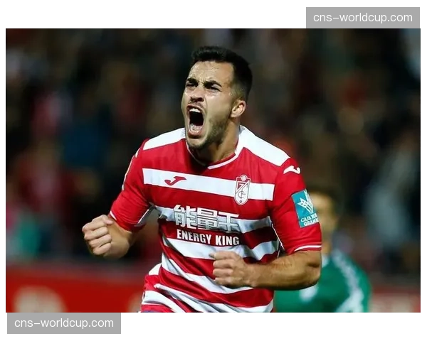 战术板：解析格拉纳达五后卫体系在由攻转守时的致命漏洞